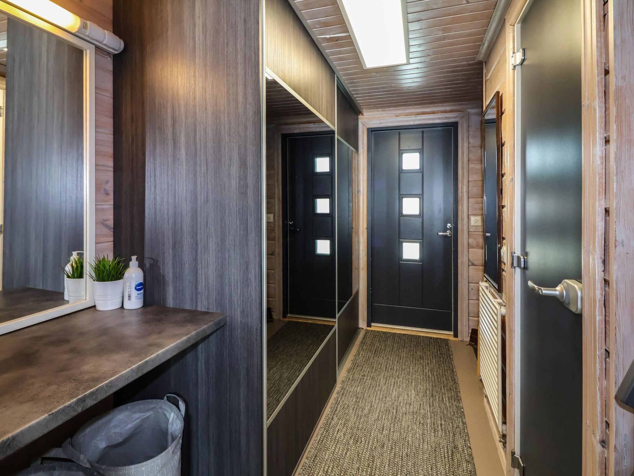 Lähikaltio 330-Inside