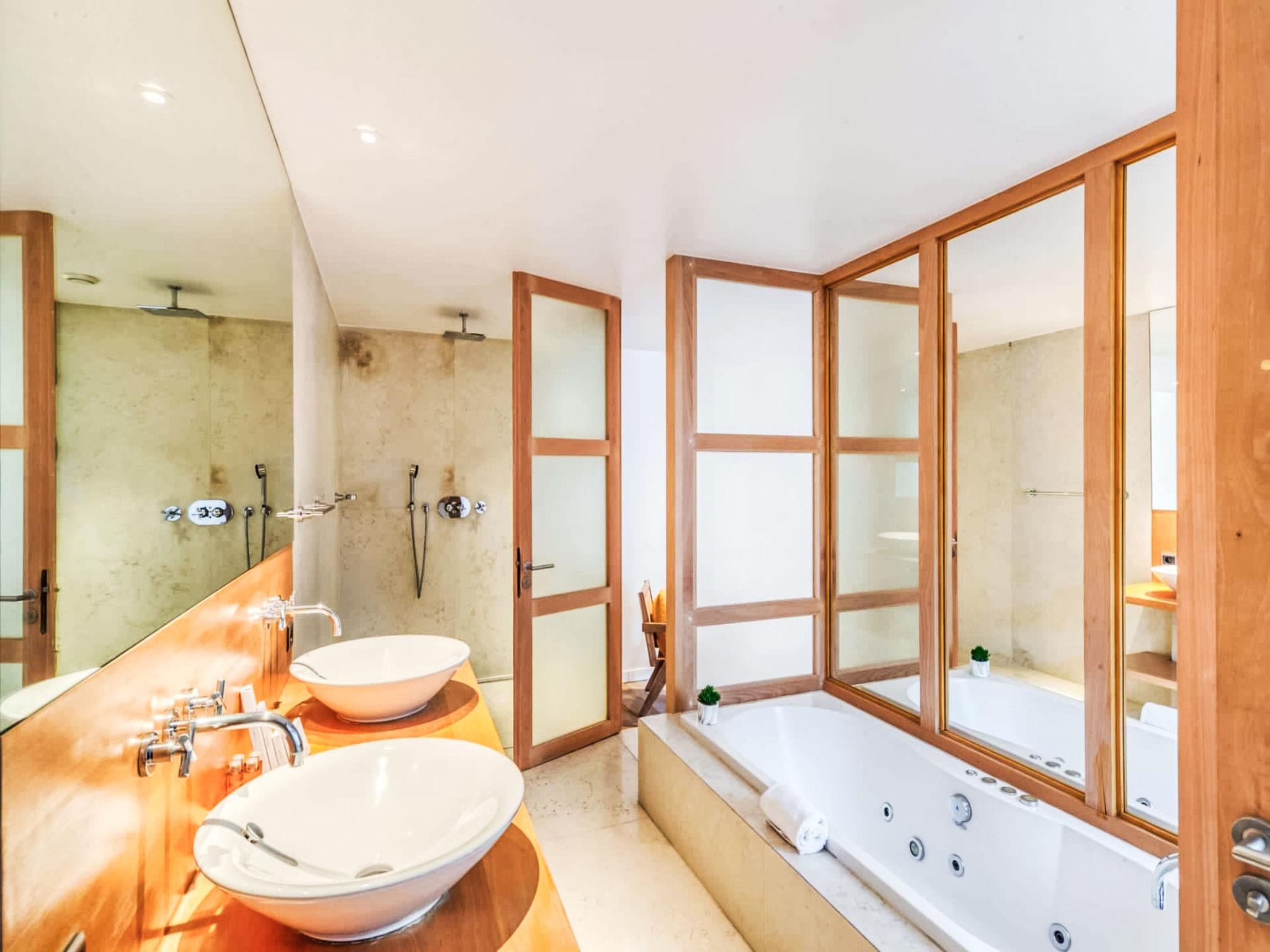 Spacious 5 Bedroom - Binnen