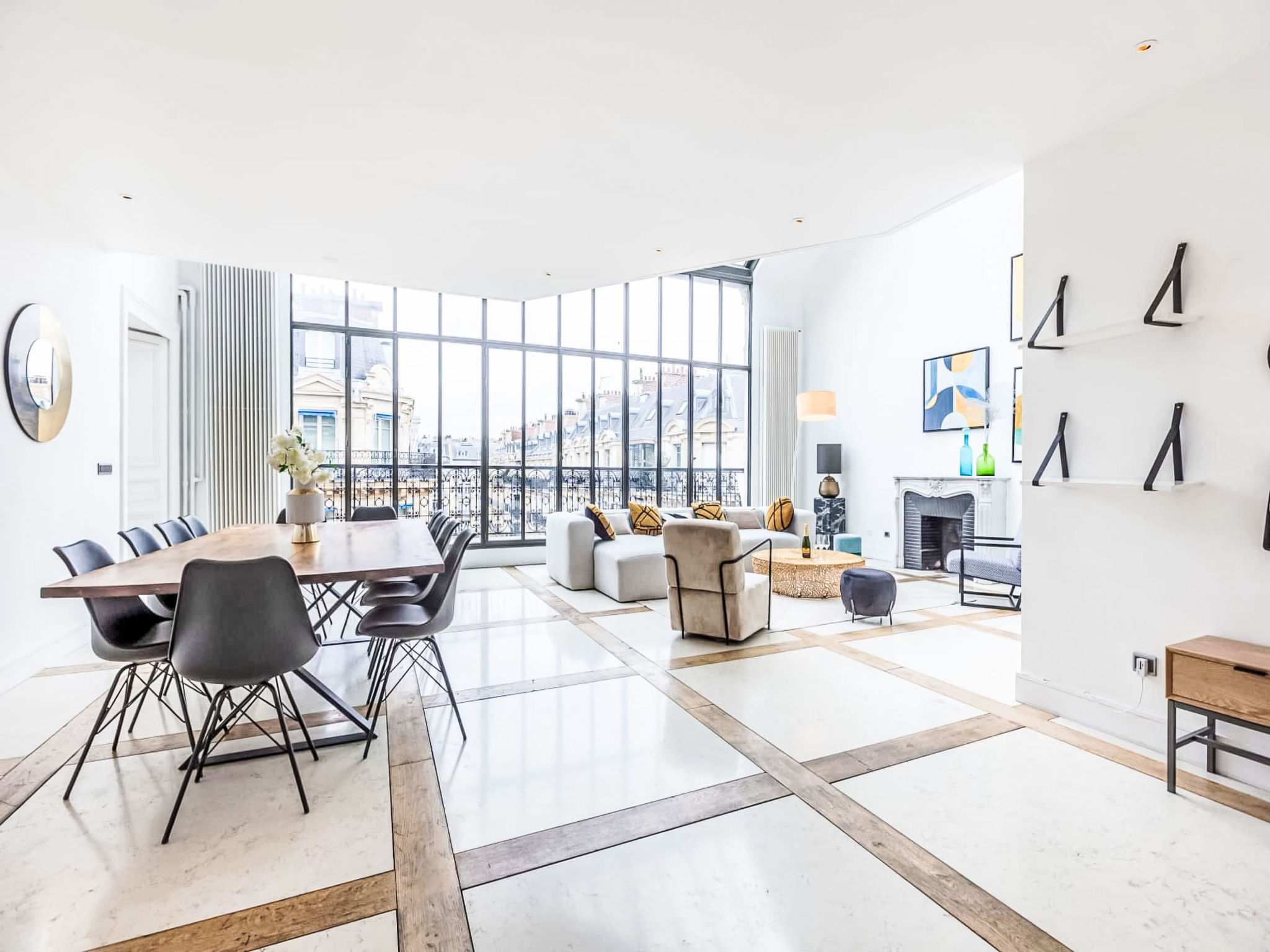 Spacious 5 Bedroom - Binnen