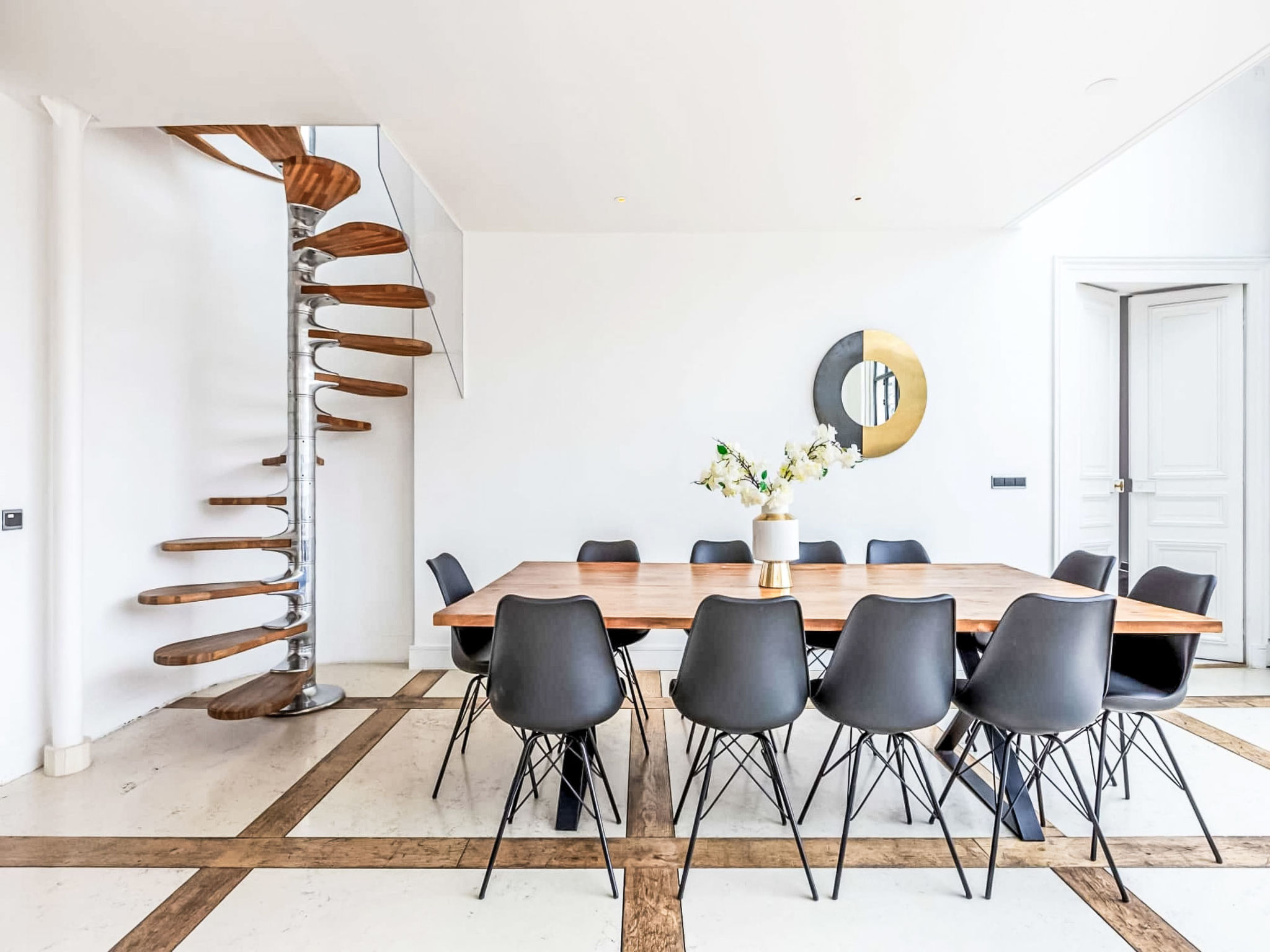 Spacious 5 Bedroom - Binnen
