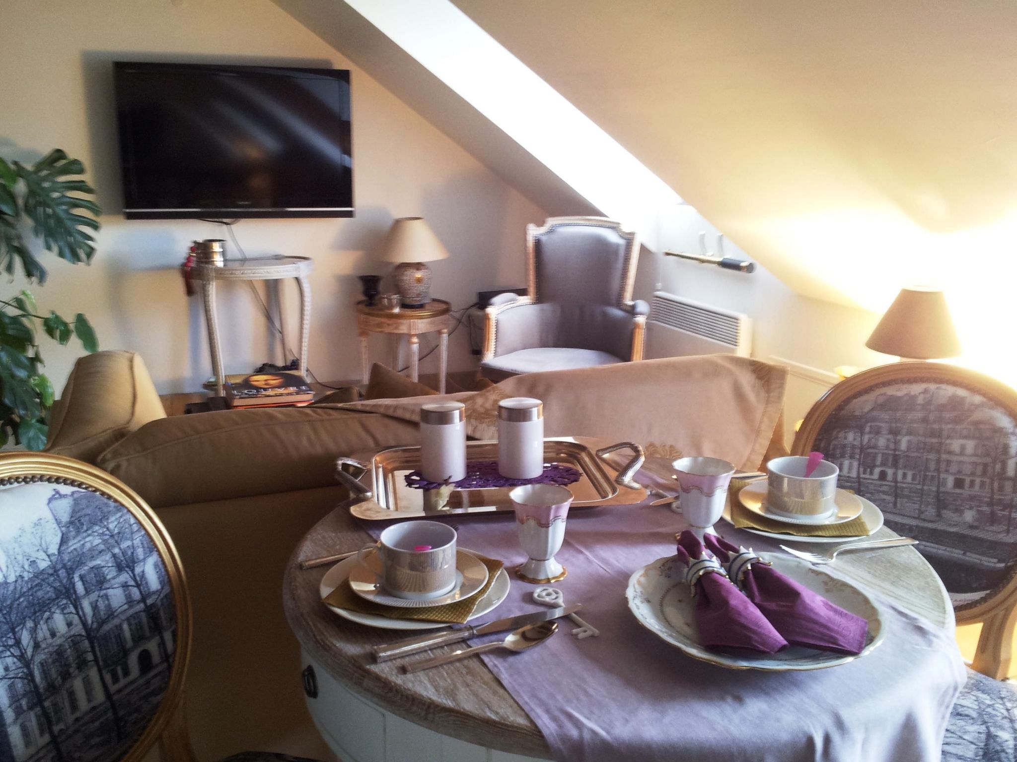 Schöner romantischer Blick auf die Seine-Binnen