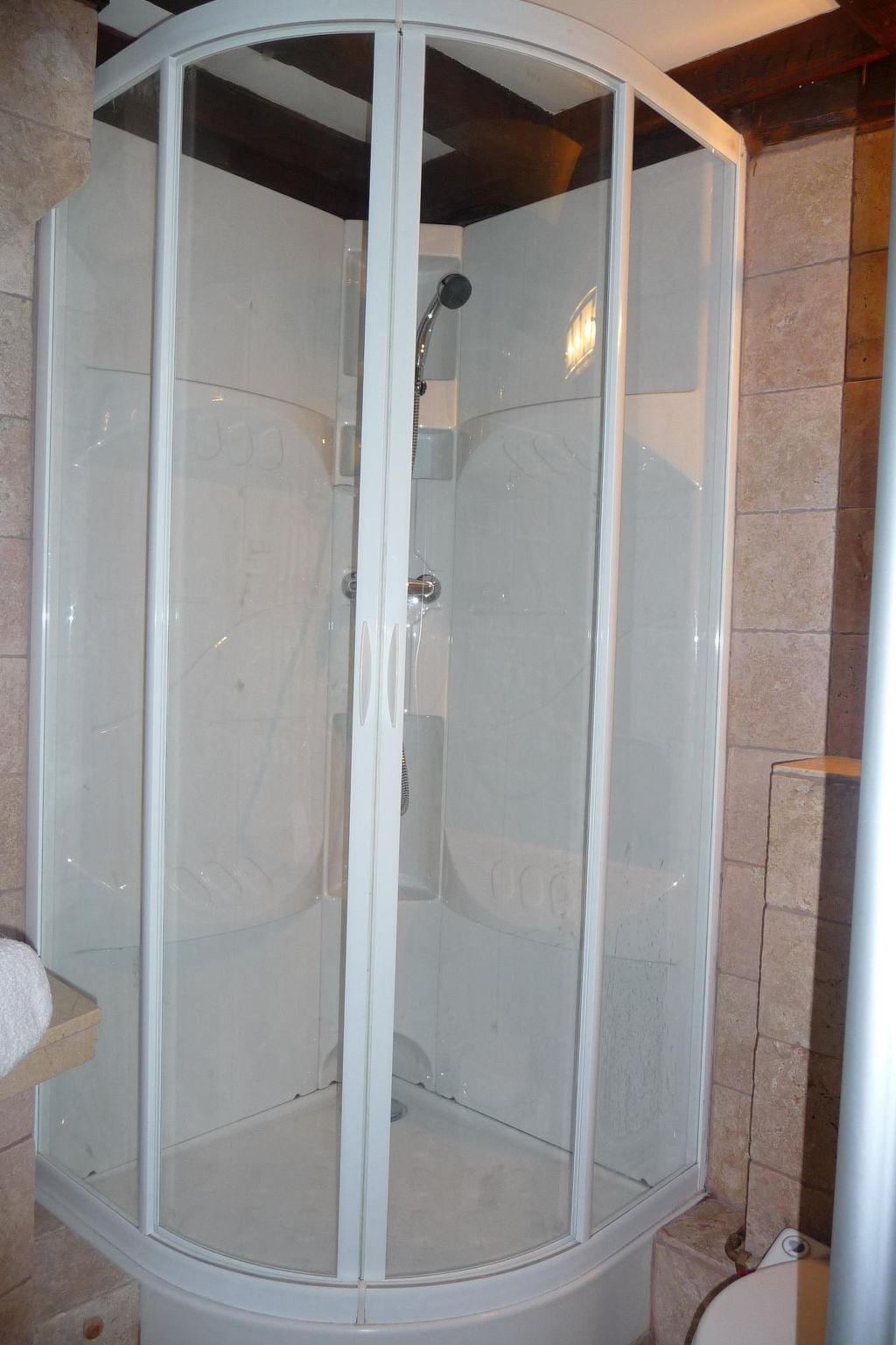 Schöner romantischer Blick auf die Seine-Binnen