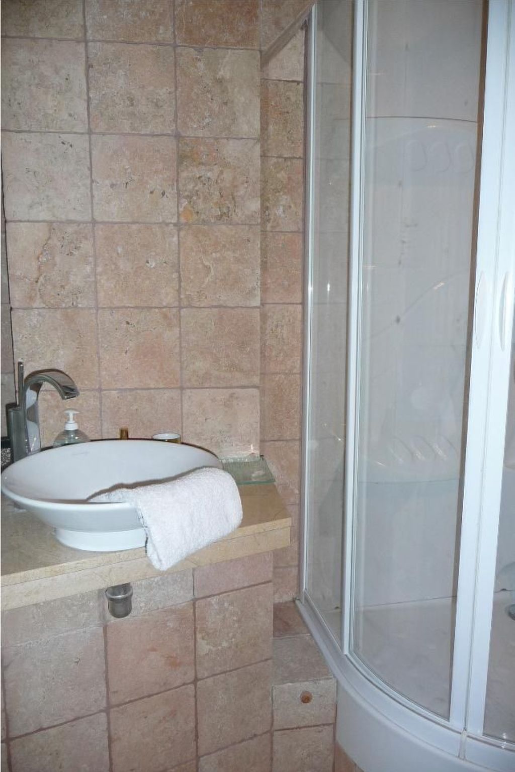 Schöner romantischer Blick auf die Seine-Binnen