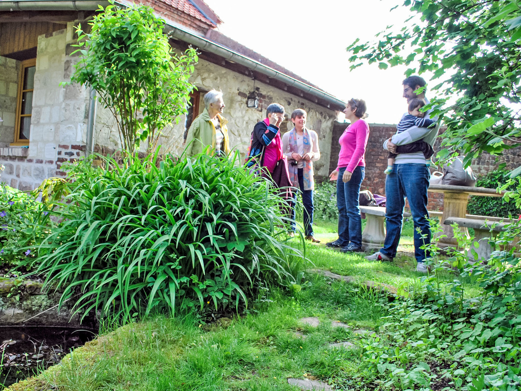 Liebevoll renoviertes Ferienhaus als Teil eines kleinen Bauernhauses mit abgesc - Buiten