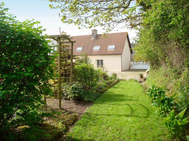 Search and Stay destination La Haye, Normandie - France from AU$ 196. Cannelle (LLE400)