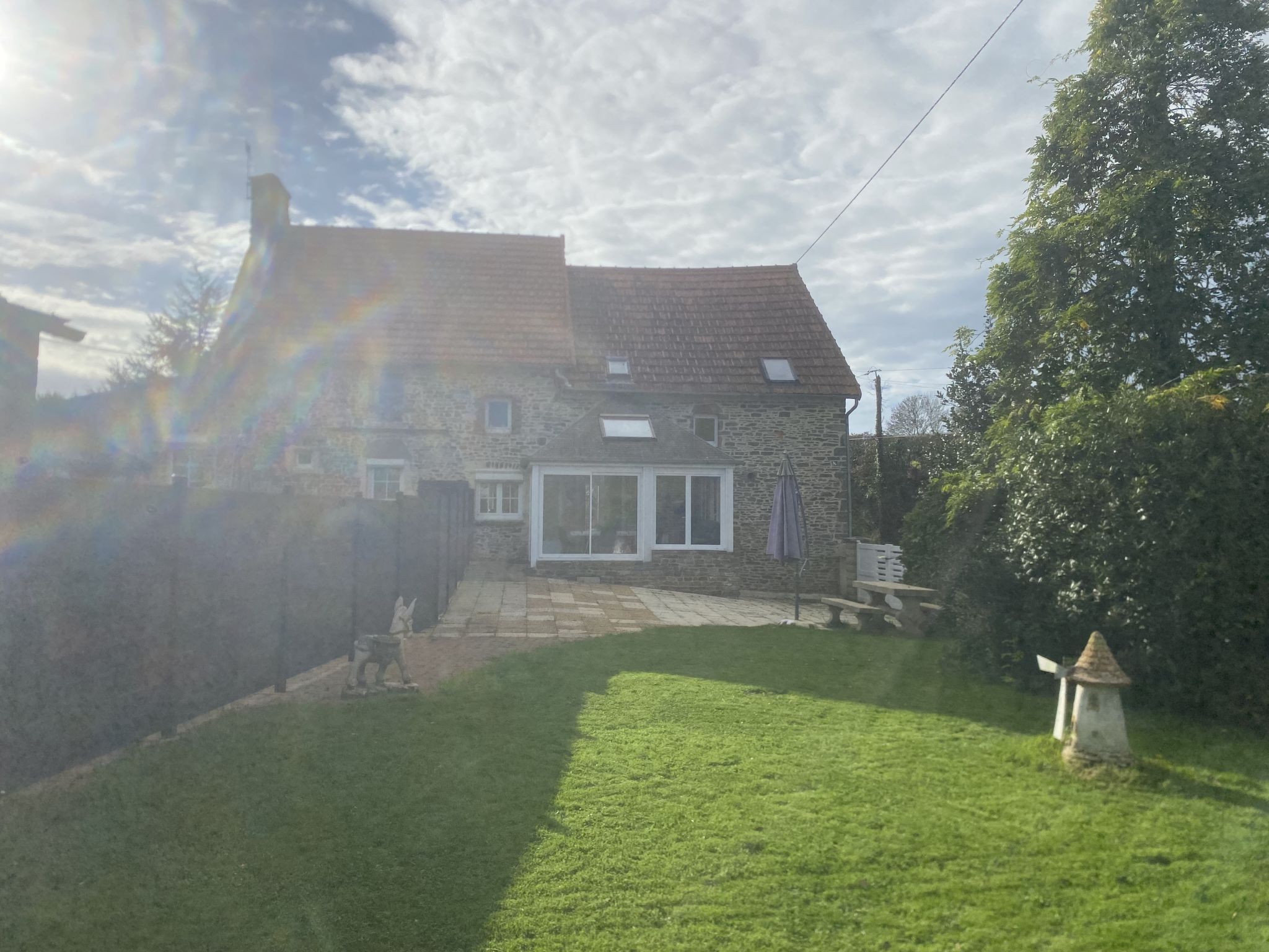 Le Rouge gorge-Outside