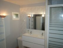 Ruim Normandisch vakantiehuis met 3 slaapkamers, open haard en grote tuin bij Bec de Mortagne - thumbnail 4