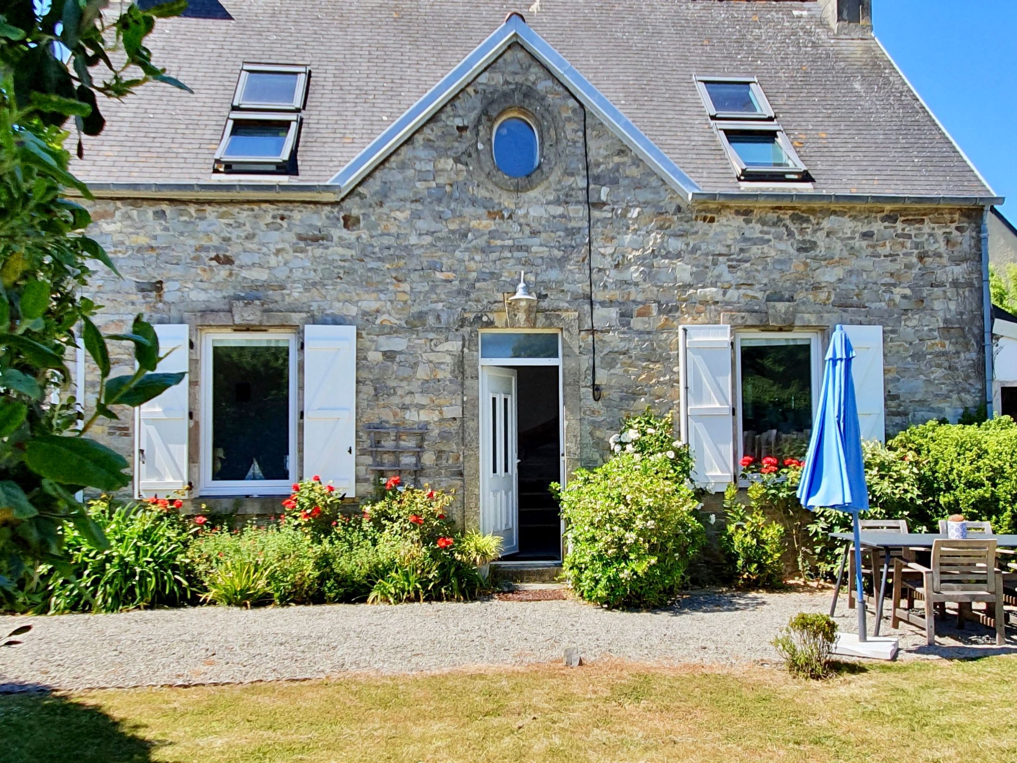 Charmantes Steinhaus in der Nähe des Meeres-Inside