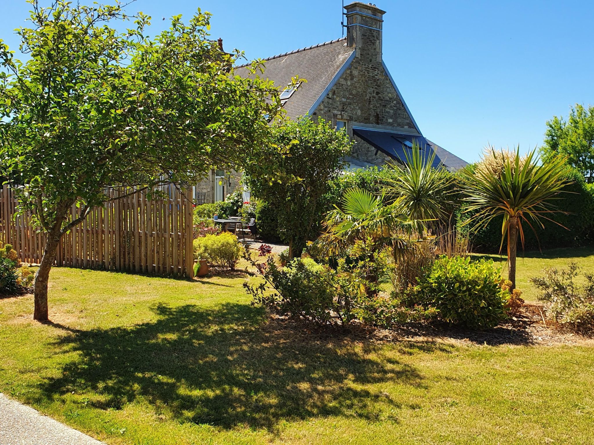 Charmantes Holzhaus in einer grünen Umgebung-Binnen
