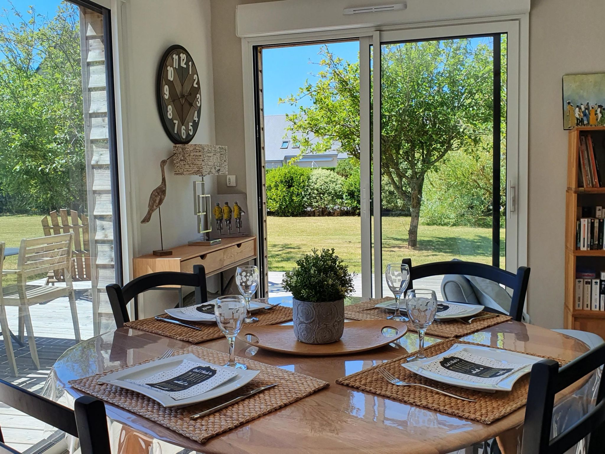 Charmantes Holzhaus in einer grünen Umgebung-Binnen