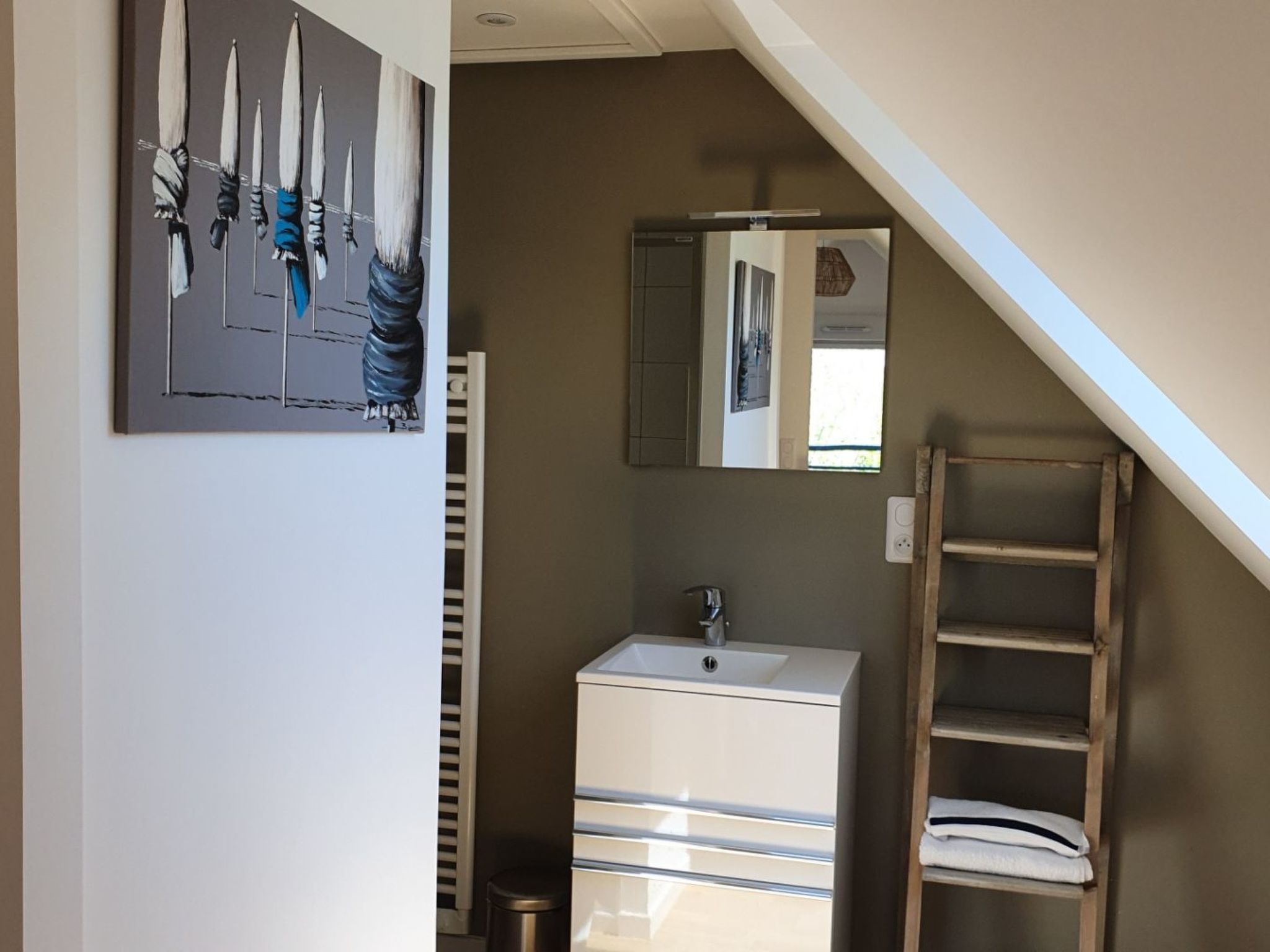 Charmantes Holzhaus in einer grünen Umgebung-Binnen