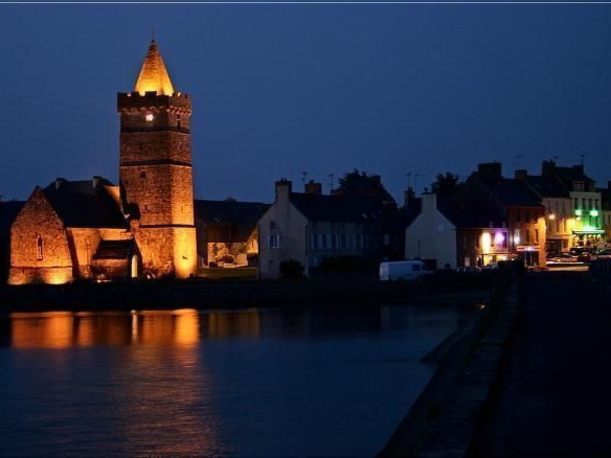 Charmantes Holzhaus in einer grünen Umgebung-Binnen