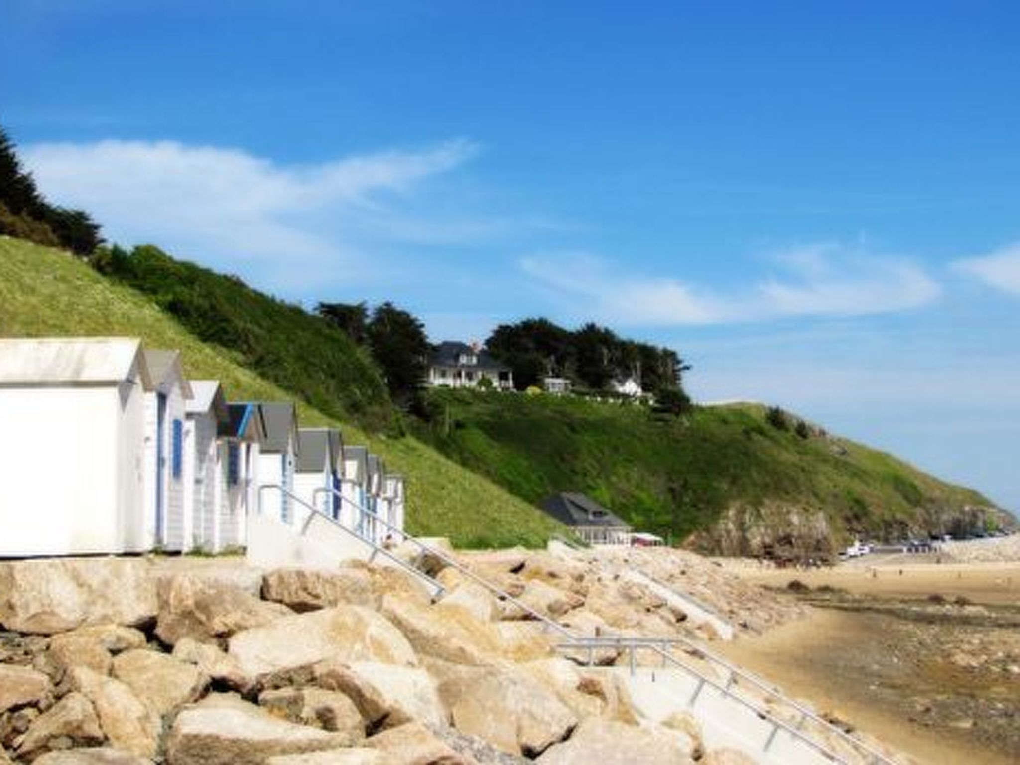 Haus im Erdgeschoss in Strandnähe-Binnen