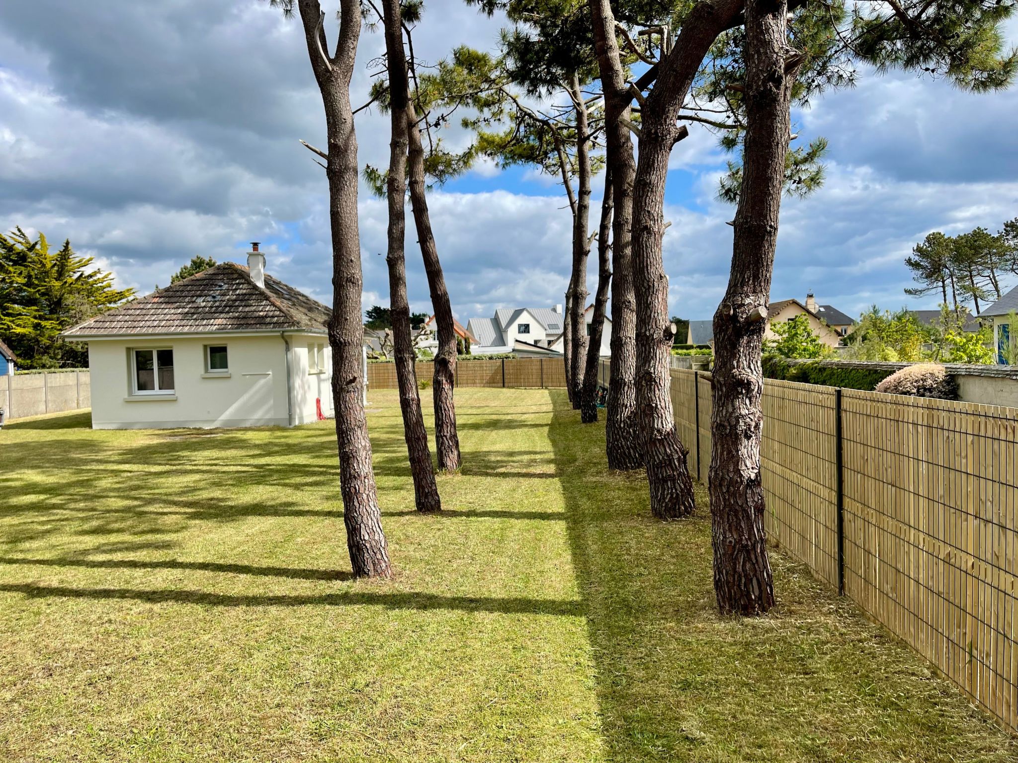 Haus im Erdgeschoss in Strandnähe-Binnen