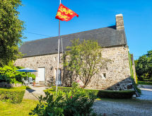 Authentiek vrijstaand vakantiehuis uit 1600 in Brix, Normandië, vlakbij zee - thumbnail 1