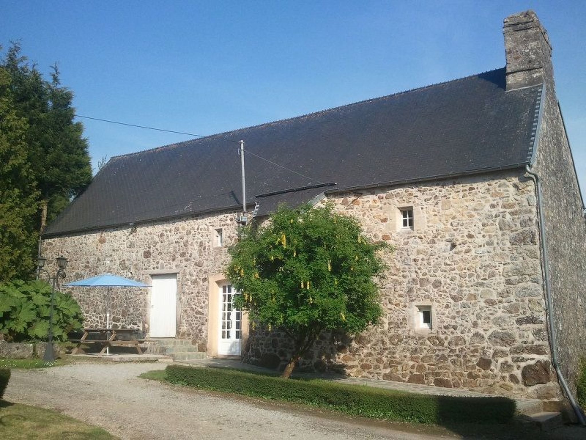 Private individual offering to rent in Brix in the Cotentin region a 3-star holiday rental for 6 people in a peaceful, natural setting. The accommodation is an old 16th-century house that has been ful..