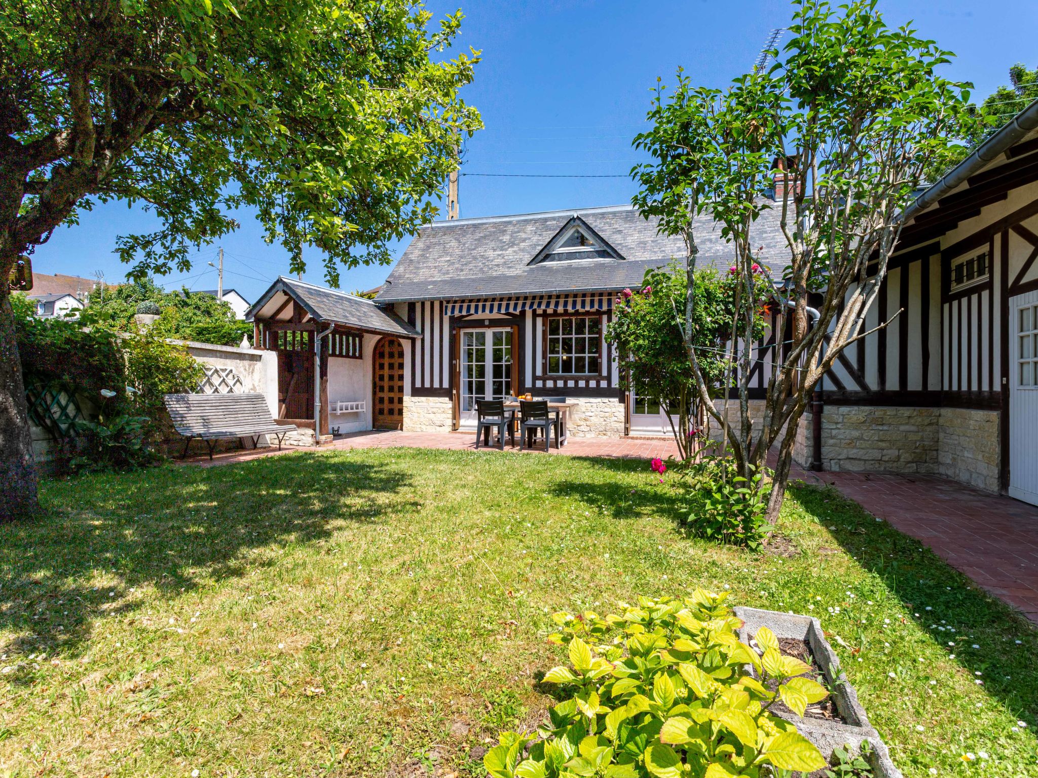 Photo of Petit Champ