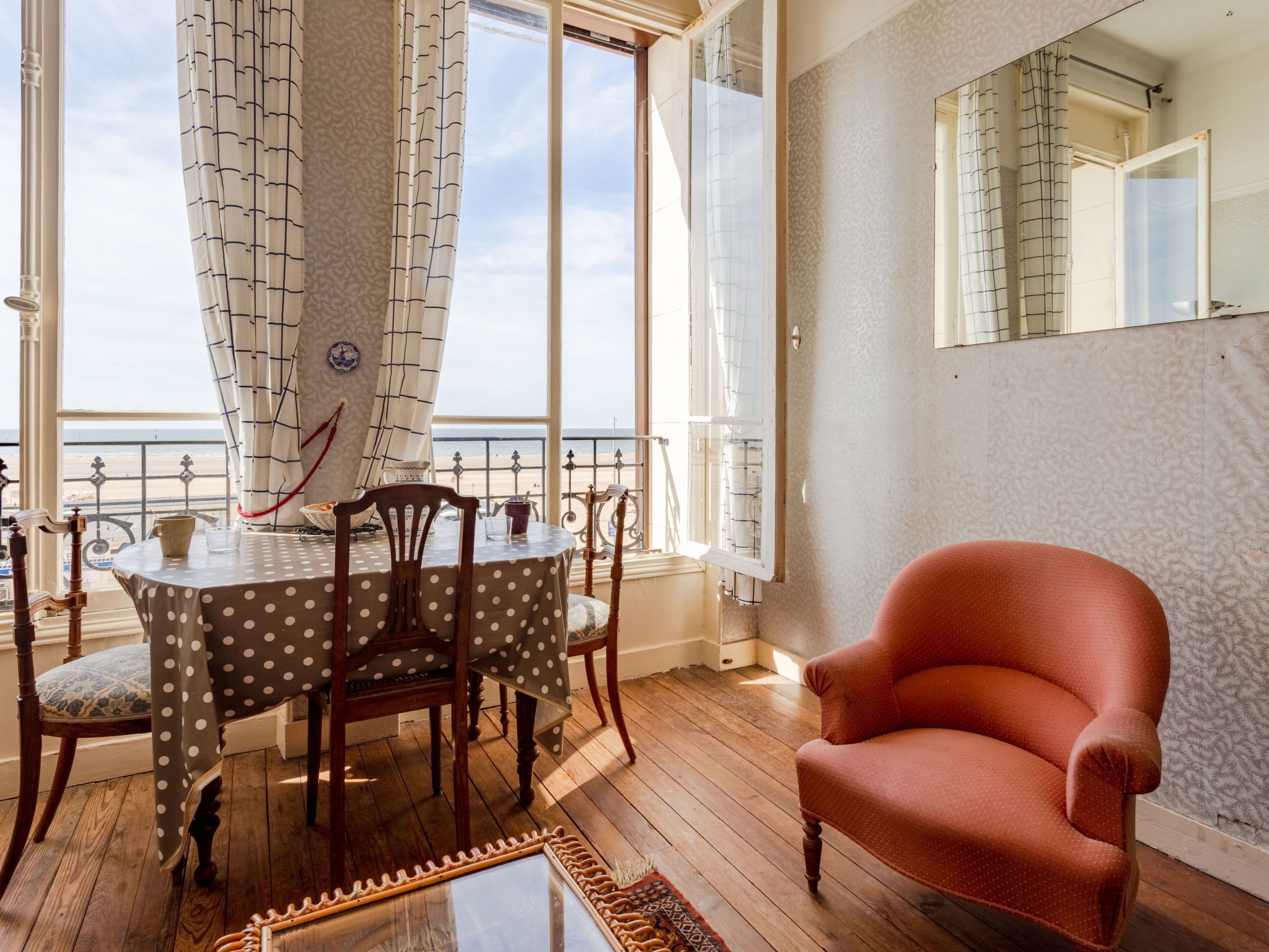Trouville Palace-Inside