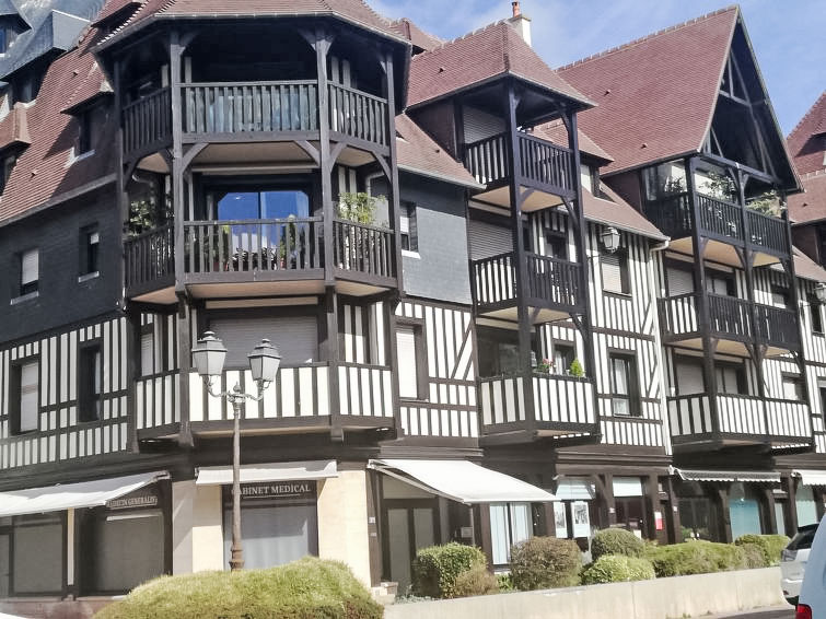 Les Jardins du Yacht Club Accommodation in Deauville-Trouville