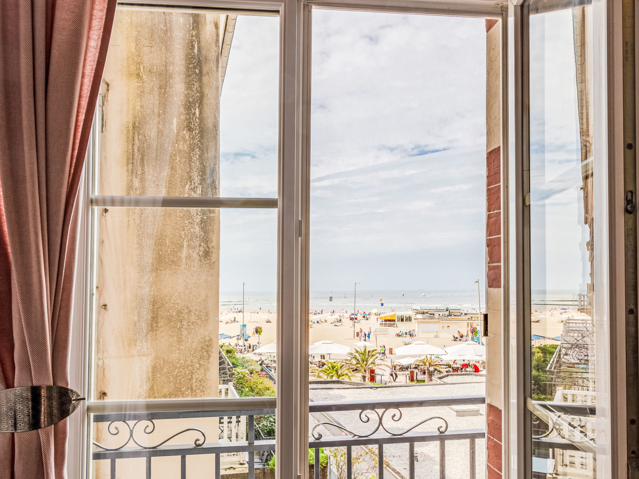 L'hôtel de Paris-Buiten