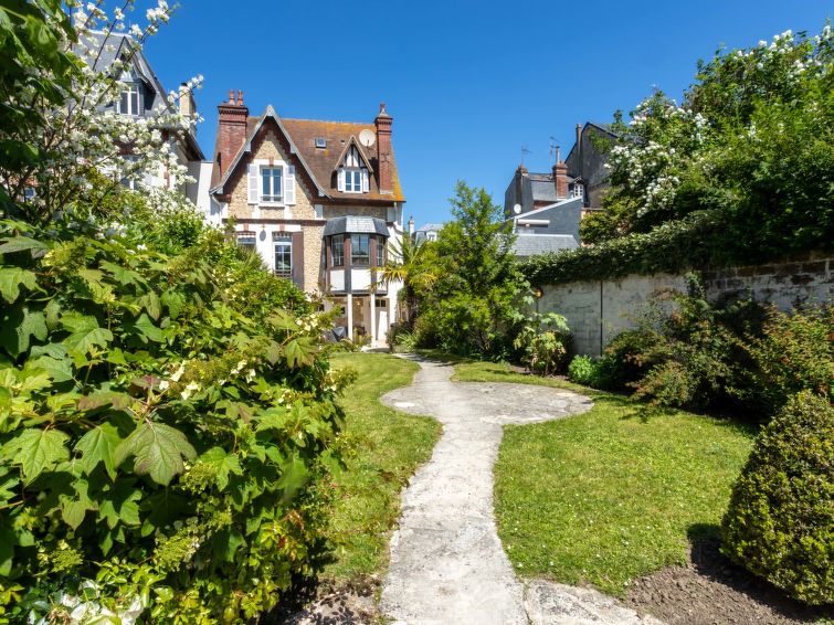 Deauville-Trouville accommodation villas for rent in Deauville-Trouville apartments to rent in Deauville-Trouville holiday homes to rent in Deauville-Trouville