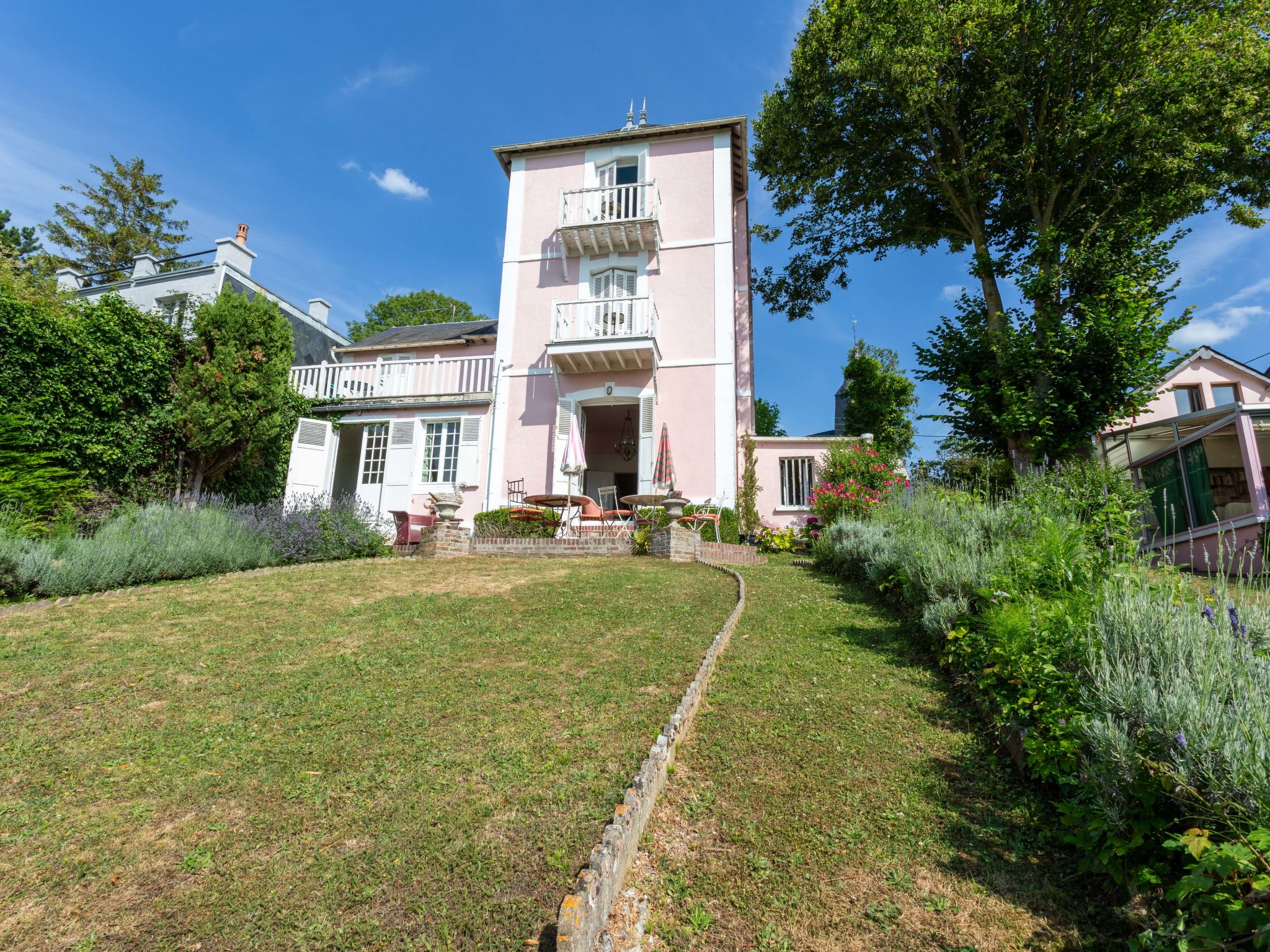 Maison Rose