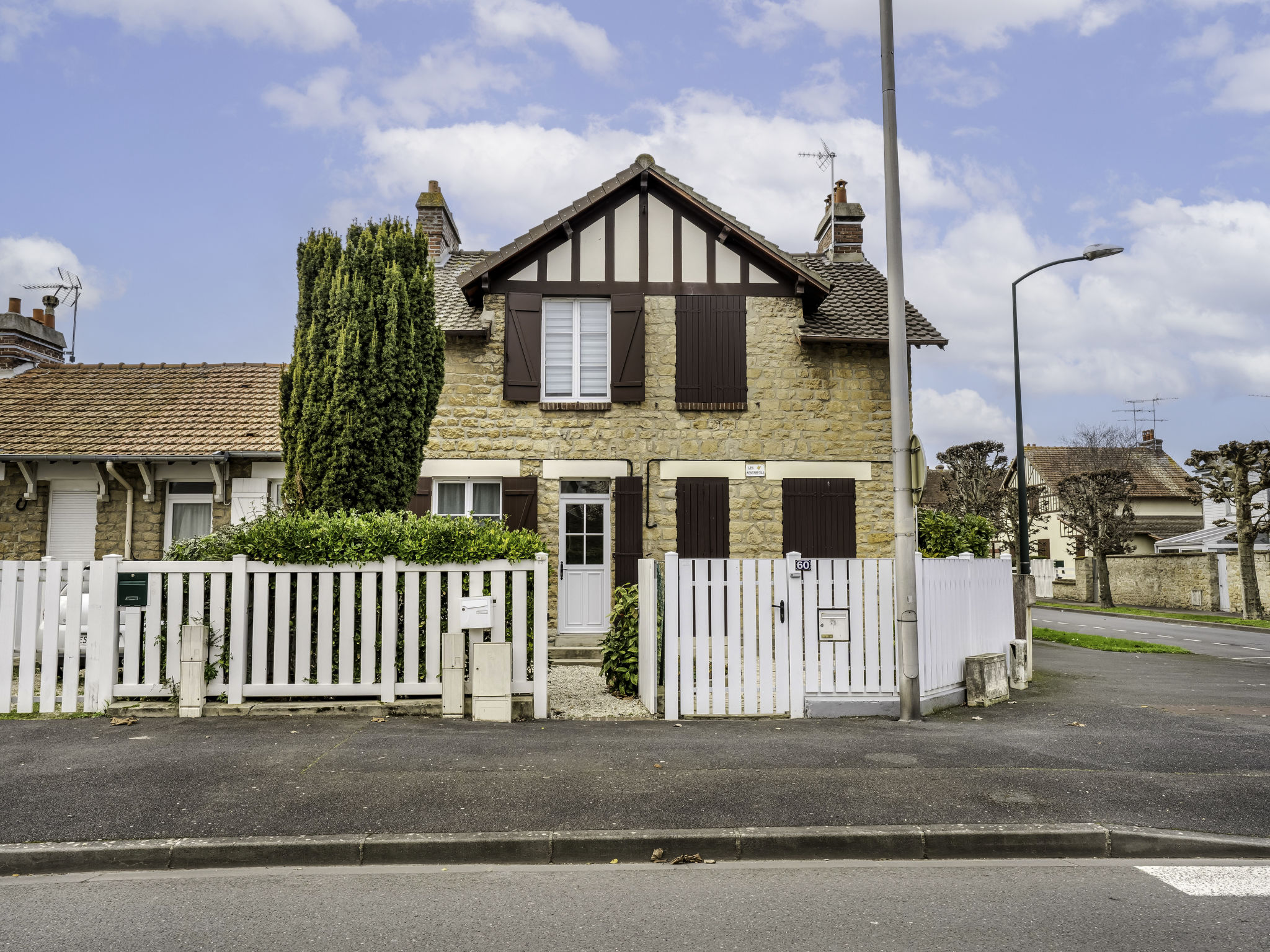 Photo of Les Étourneaux