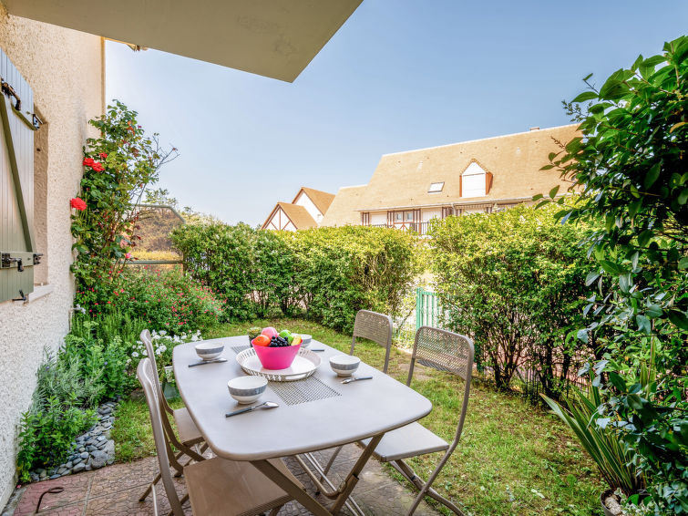 Search and Stay destination Merville-Franceville-Plage, Normandie - France from AU$ 164. La Côte Fleurie