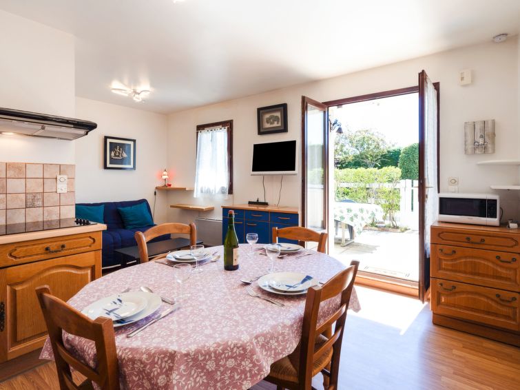 Search and Stay destination Merville-Franceville-Plage, Normandie - France from AU$ 140. Les Maisons de la Mer