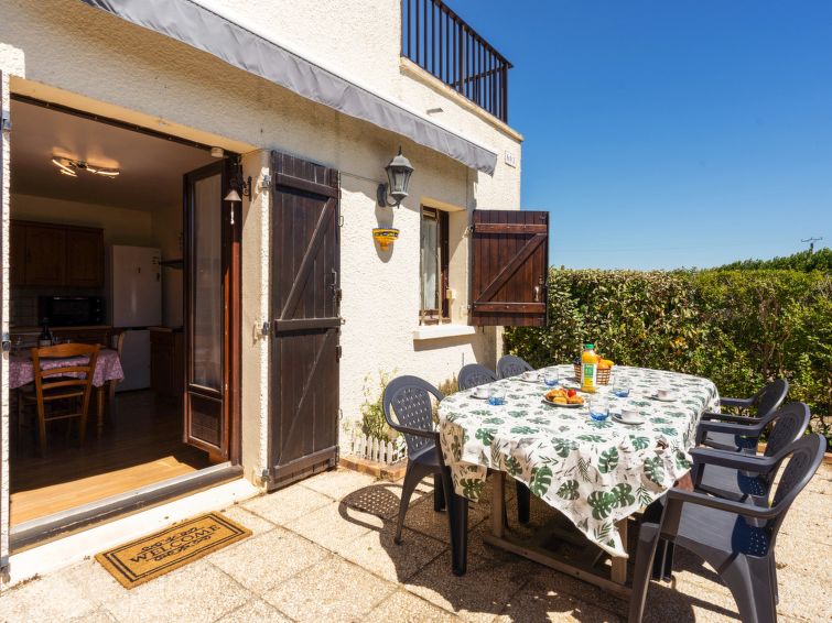 Search and Stay destination Merville-Franceville-Plage, Normandie - France from AU$ 140. Les Maisons de la Mer