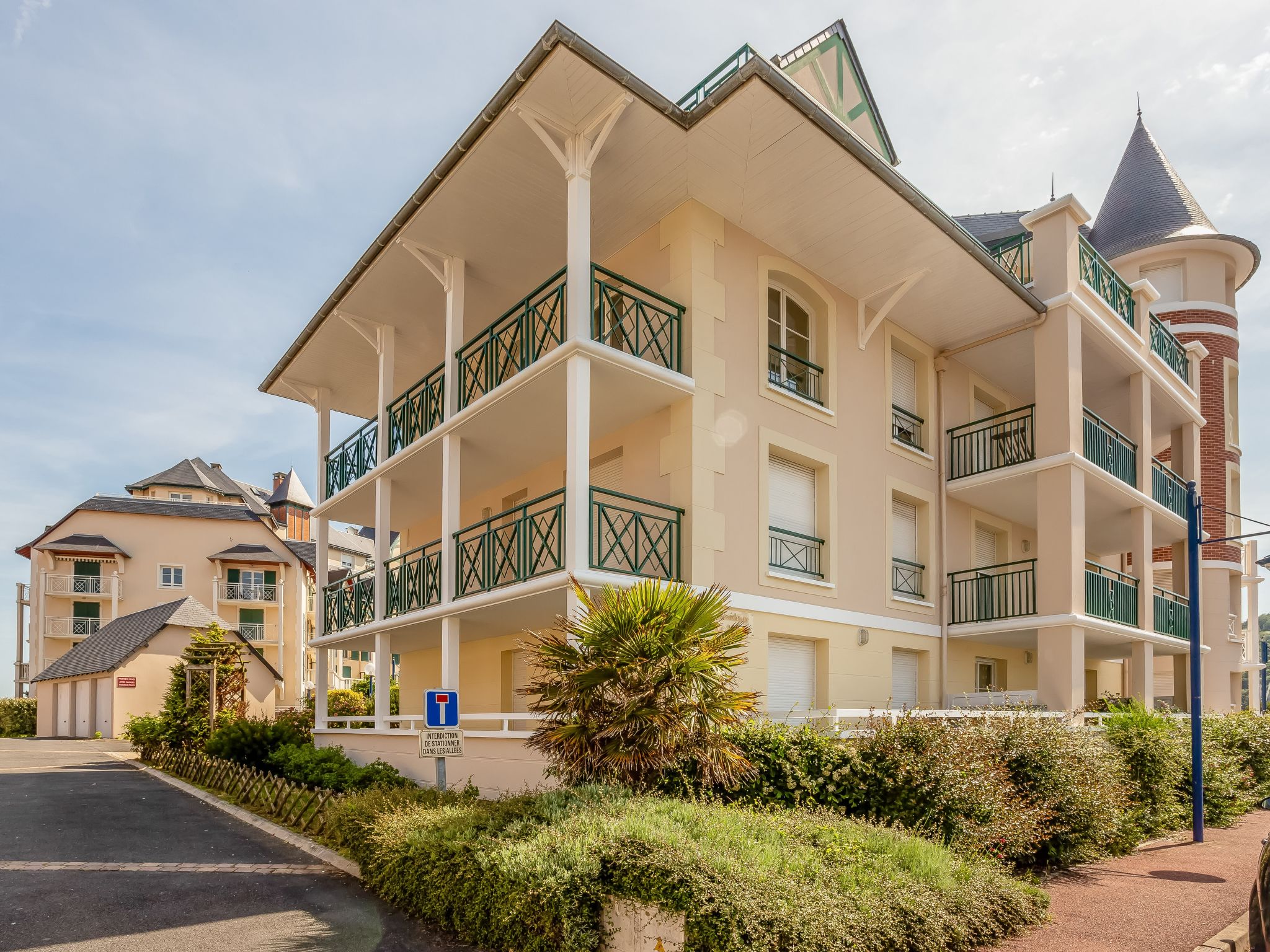 Le Manoir-Draußen