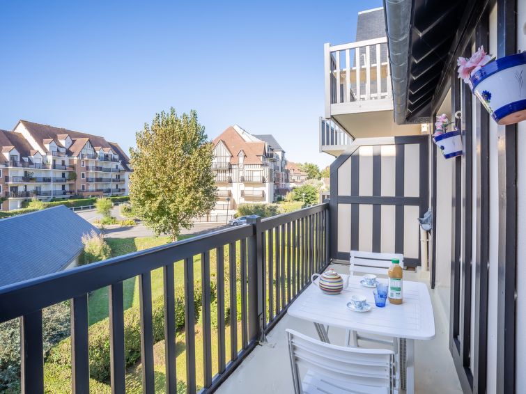 Search and Stay destination Cabourg, Normandie - France from AU$ 140. Fleur Marine