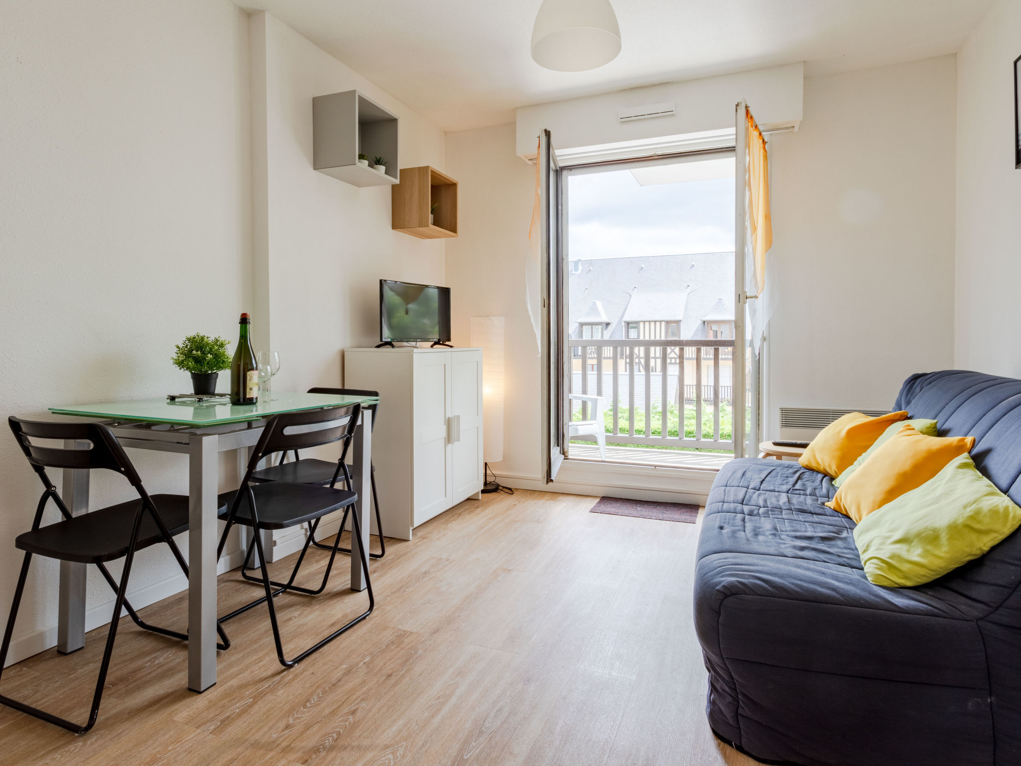 Cabourg Plage-Inside
