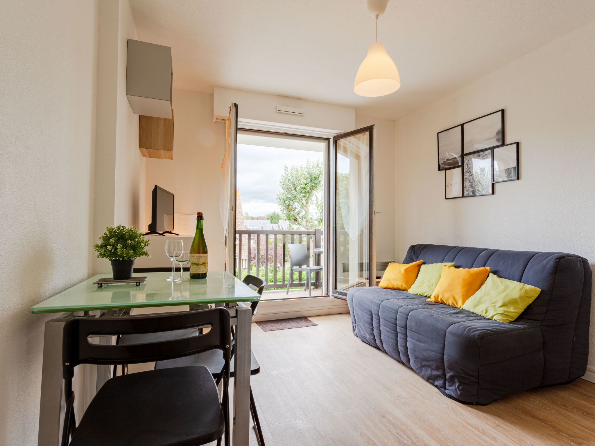 Cabourg Plage-Inside