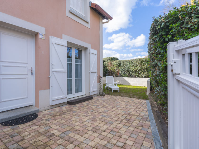Search and Stay destination Dives-sur-Mer, Normandie - France from AU$ 205. Les Goélands