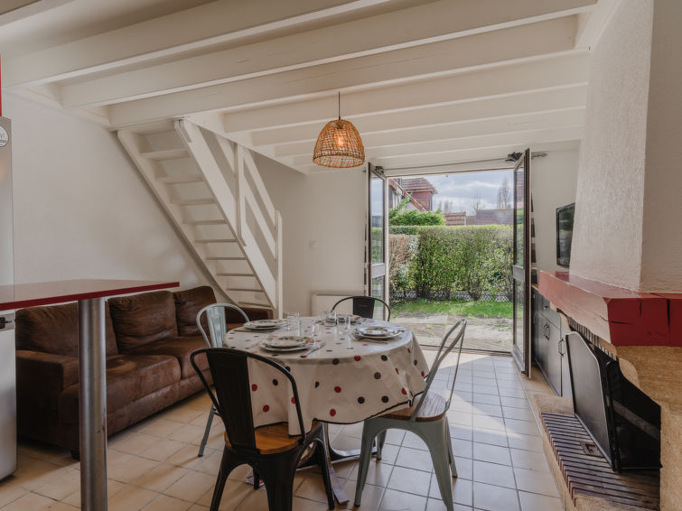 Search and Stay destination Cabourg, Normandie - France from AU$ 144. Le Clos du Golf