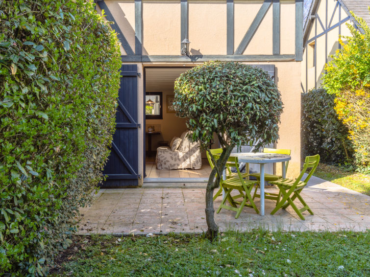 Search and Stay destination Cabourg, Normandie - France from AU$ 199. Le Clos du Golf
