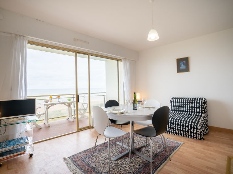 Search and Stay destination Varaville, Normandie - France from AU$ 146. Le Golf