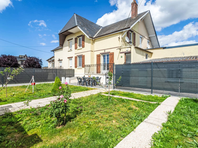 Marine Accommodation in Cabourg