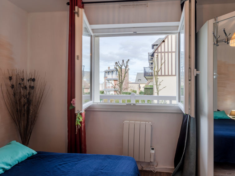 Search and Stay destination Villers-sur-Mer, Normandie - France from AU$ 134. La Fontaine