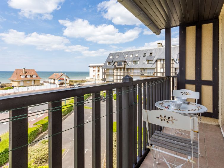 Search and Stay destination Villers-sur-Mer, Normandie - France from AU$ 178. les Colombières
