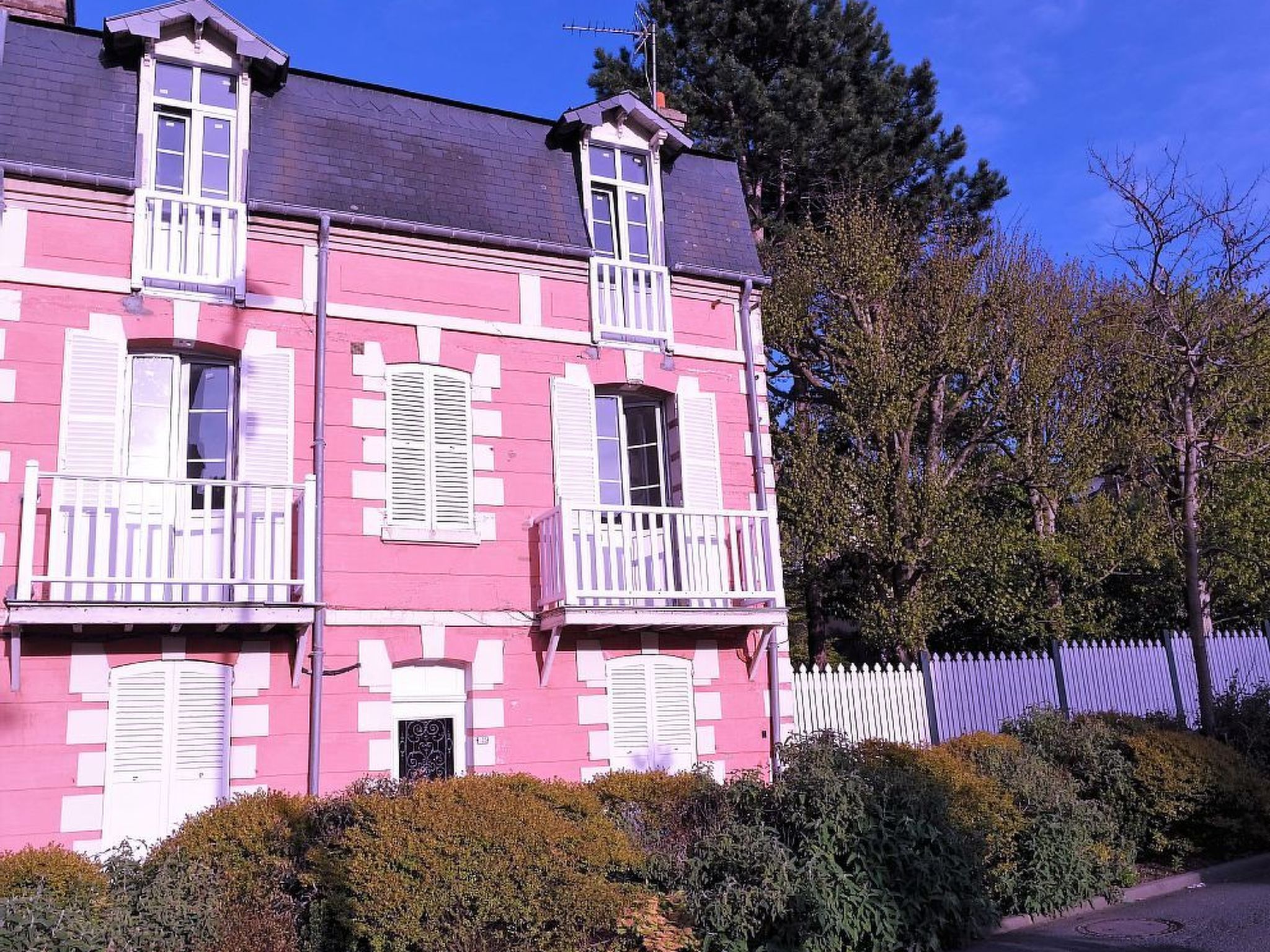 Schöne Unterkunft mit Terrasse in der Nähe des Meeres