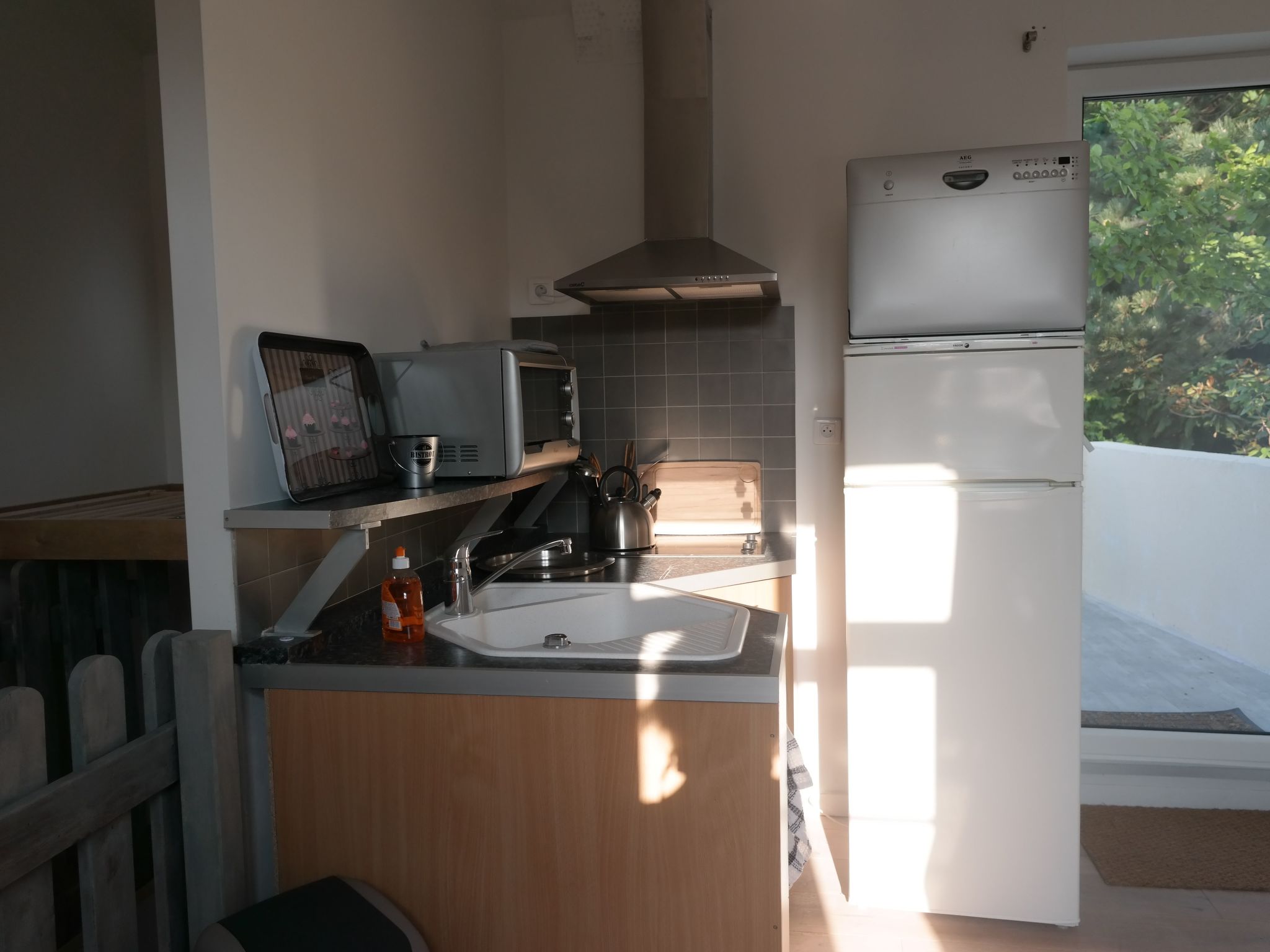 Schöne Unterkunft mit Terrasse in der Nähe des Meeres-Binnen