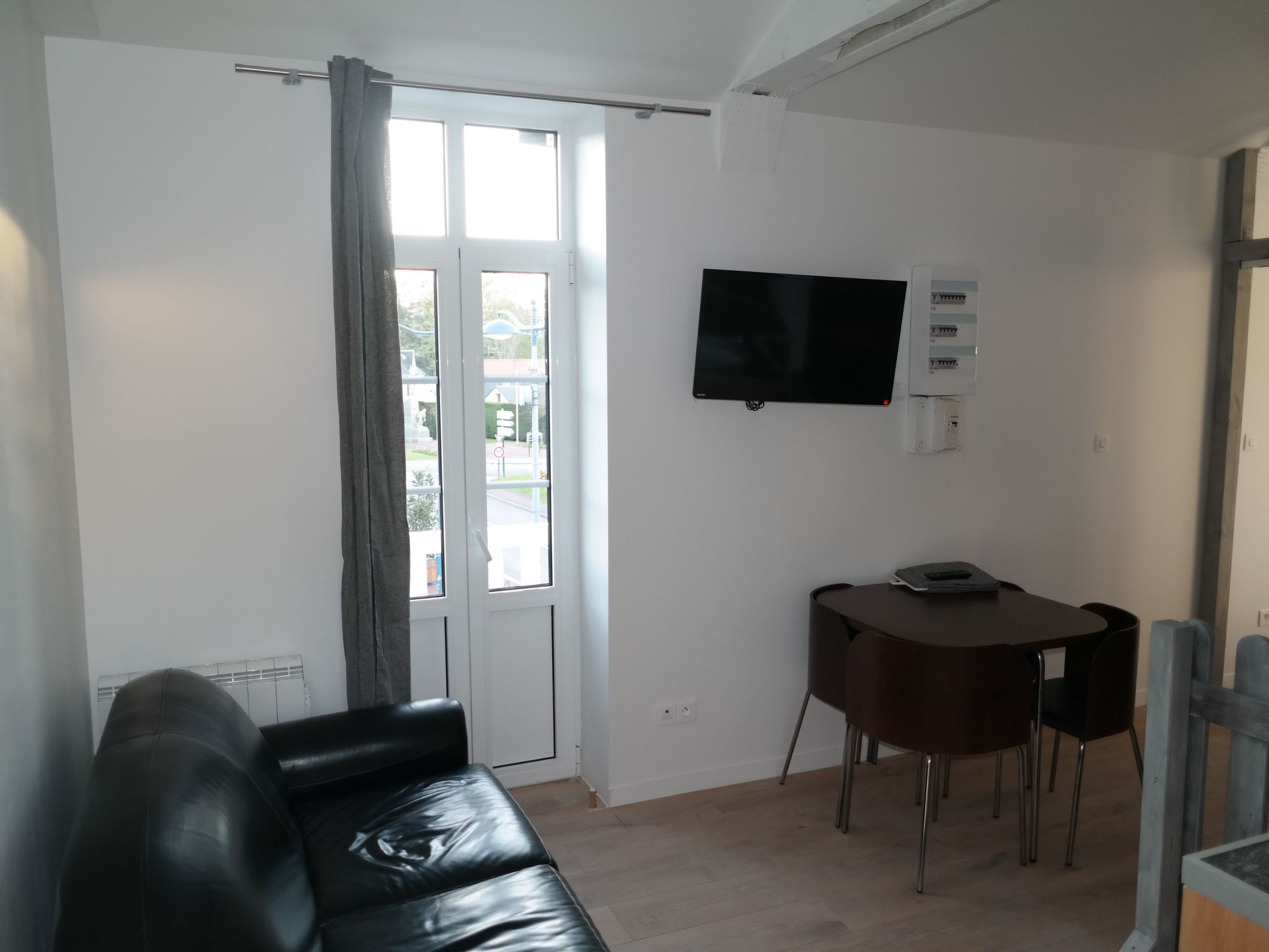 Schöne Unterkunft mit Terrasse in der Nähe des Meeres-Binnen