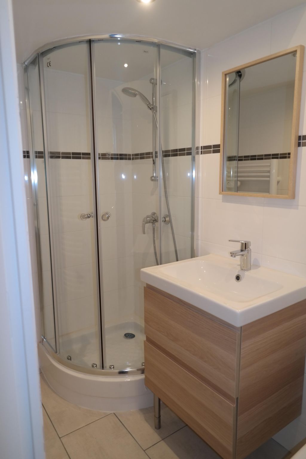 Schöne Unterkunft mit Terrasse in der Nähe des Meeres-Binnen