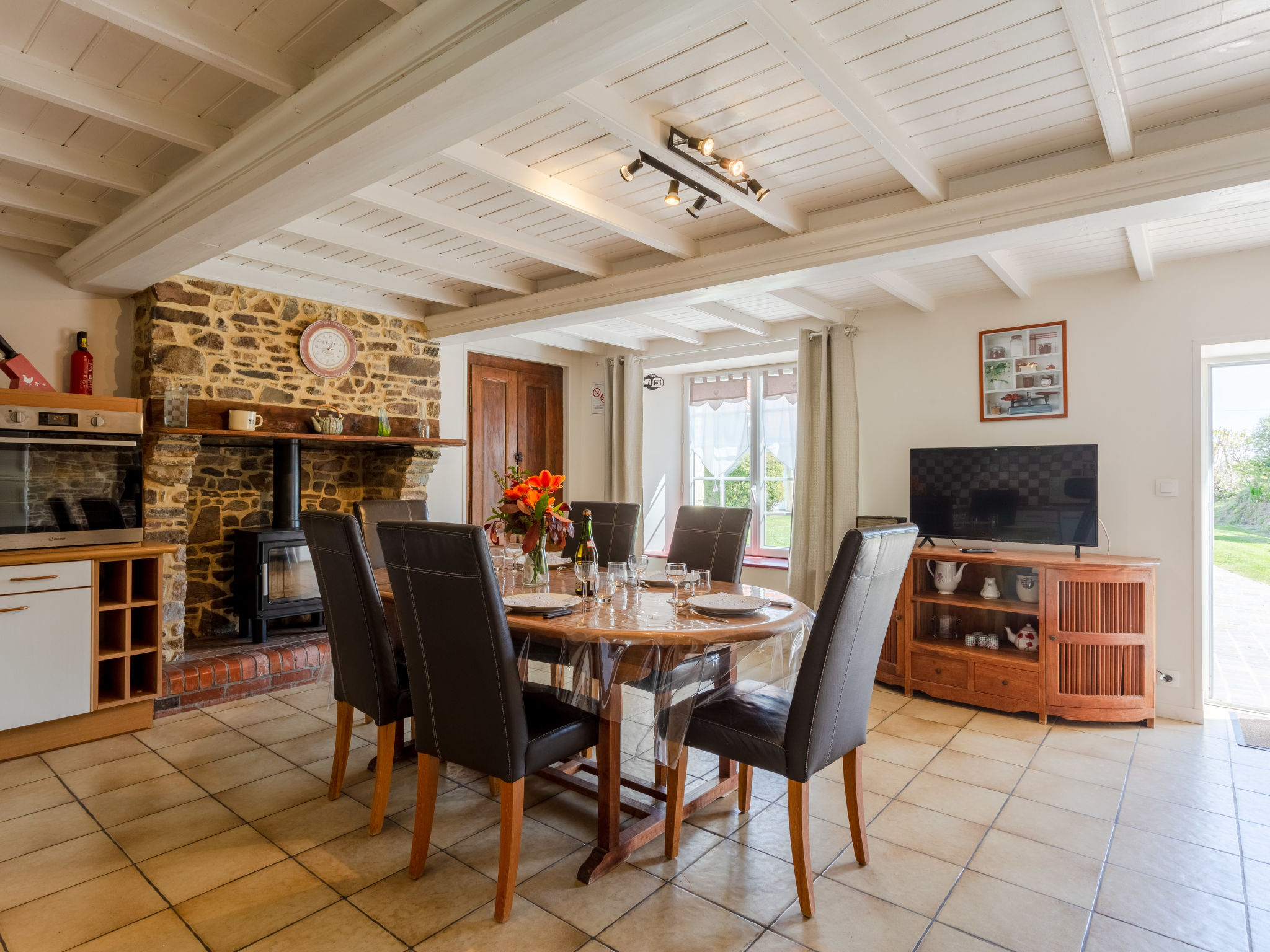 Kitchen / Dining Room