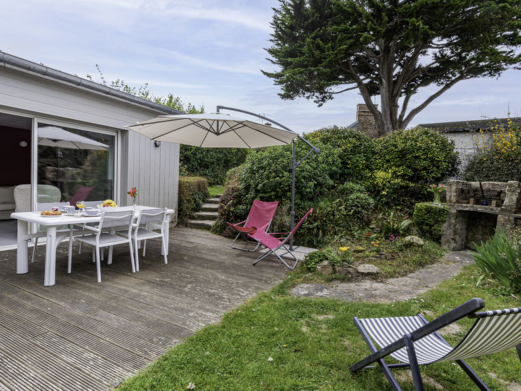 "Le havre de paix", huis 3-kamers 80 m2. Het objekt is geschikt voor 2 volwassenen. Woon-/eetkamer met eettafel. Woonkamer met open haard. Keuken (oven, 3 keramische glas kookplaten, broodrooster, wat..