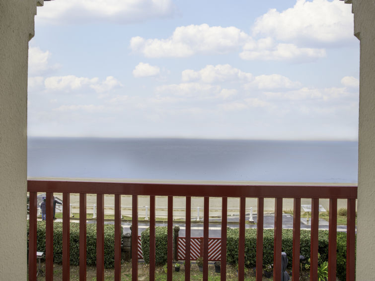 Search and Stay destination Jullouville, Normandie - France from AU$ 436. Villa Annie