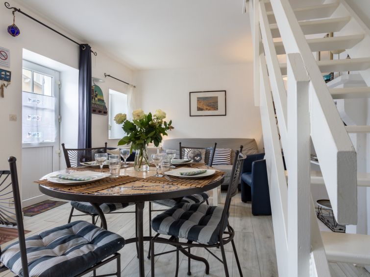 Search and Stay destination Saint-Aubin-sur-Mer, Normandie - France from AU$ 285. Côté Mer