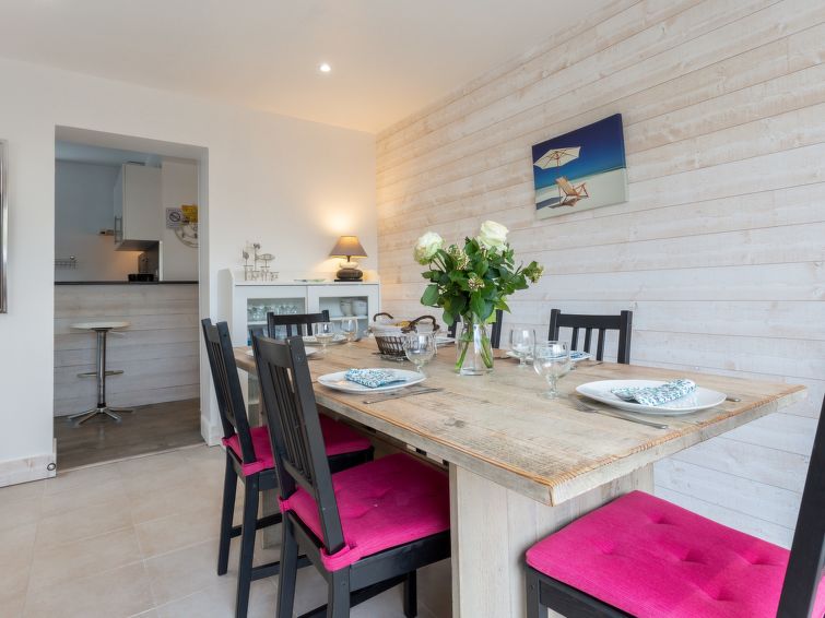 Search and Stay destination Saint-Aubin-sur-Mer, Normandie - France from AU$ 261. Coté Marine